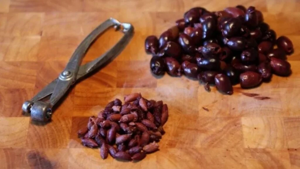 Zeytin çekirdeklerini sakın yutmayın! Zehirden daha kötü