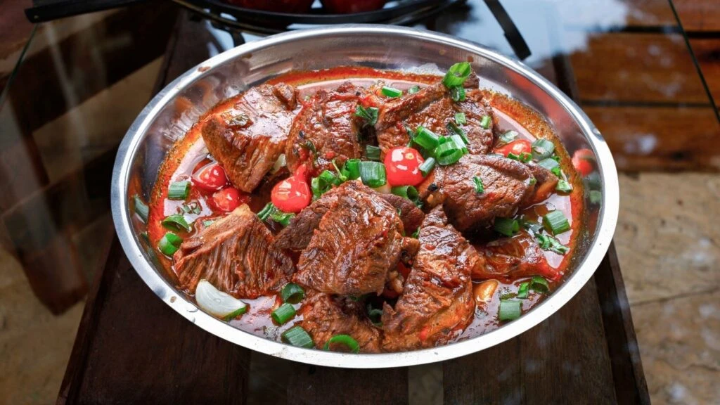 Canan Karatay’dan ters köşe eden diyet! Salata değil et ye