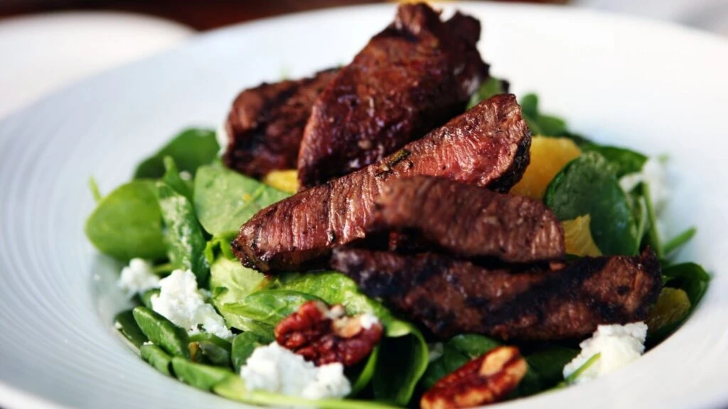 Canan Karatay’dan ters köşe eden diyet! Salata değil et ye