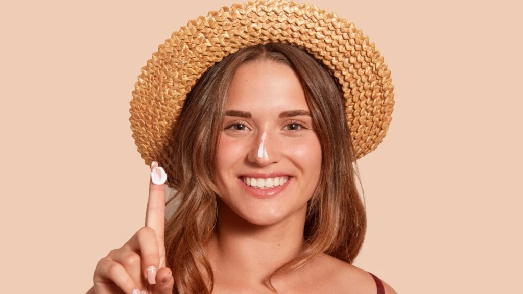 Makyaj yapmadan ışıl ışıl görünmenin sırrı! Dermatologlar açıkladı