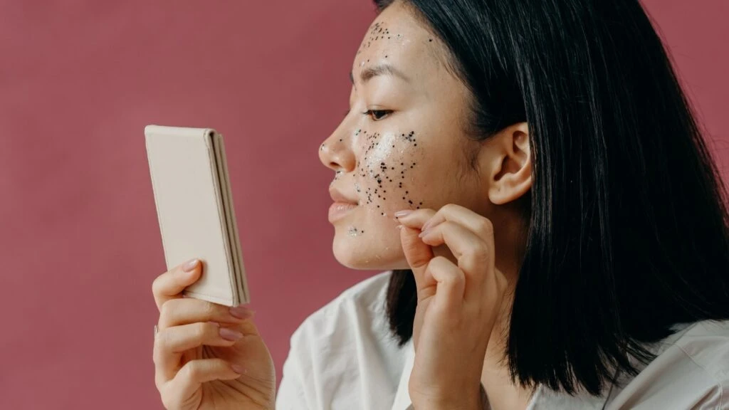 Makyaj yapmadan ışıl ışıl görünmenin sırrı! Dermatologlar açıkladı