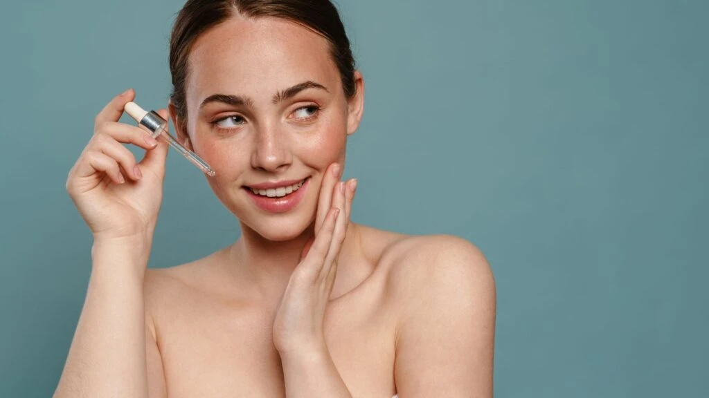 Makyaj yapmadan ışıl ışıl görünmenin sırrı! Dermatologlar açıkladı