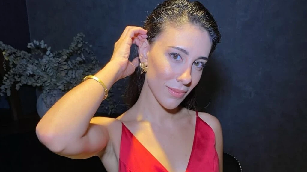 Çift Kişilik Oda dizisinin Melike’si Hivda Zizan Alp kimdir? Oyuncunun yaşı ve kariyeri araştırılıyor