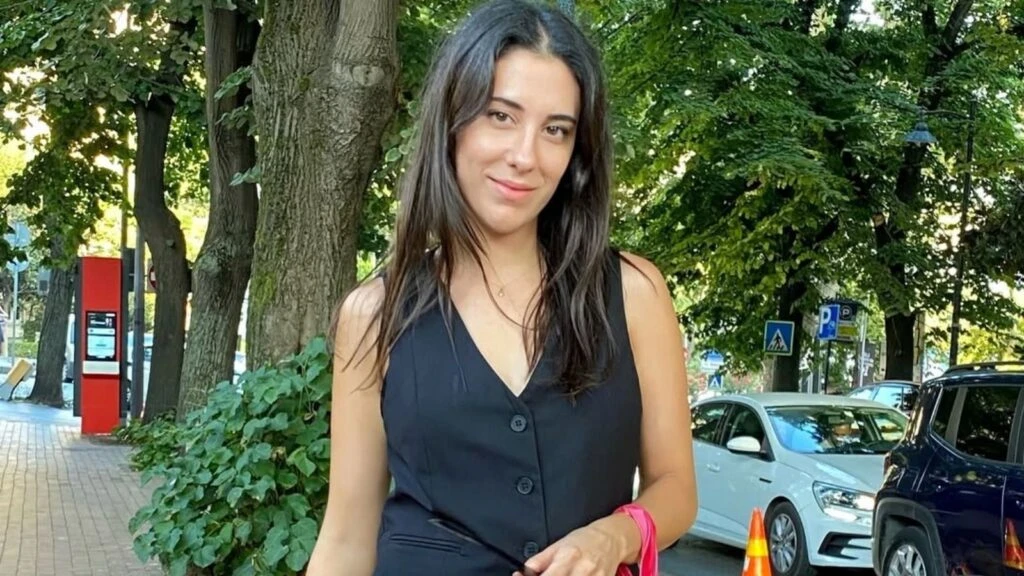 Çift Kişilik Oda dizisinin Melike’si Hivda Zizan Alp kimdir? Oyuncunun yaşı ve kariyeri araştırılıyor