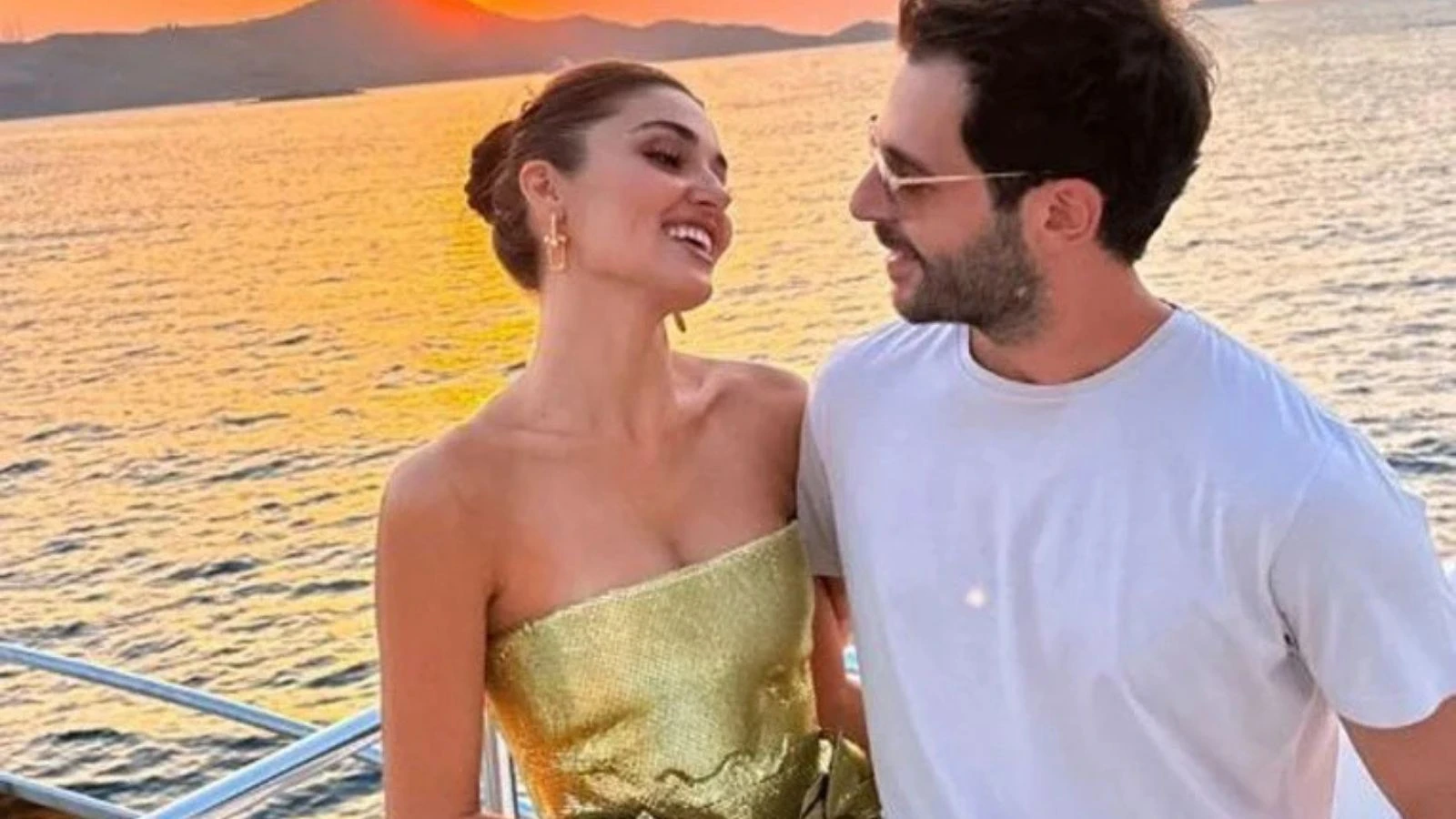 Ünlü çift tarihe tanıklık etti! Hande Erçel ve Hakan Sabancı’nın maç heyecanı
