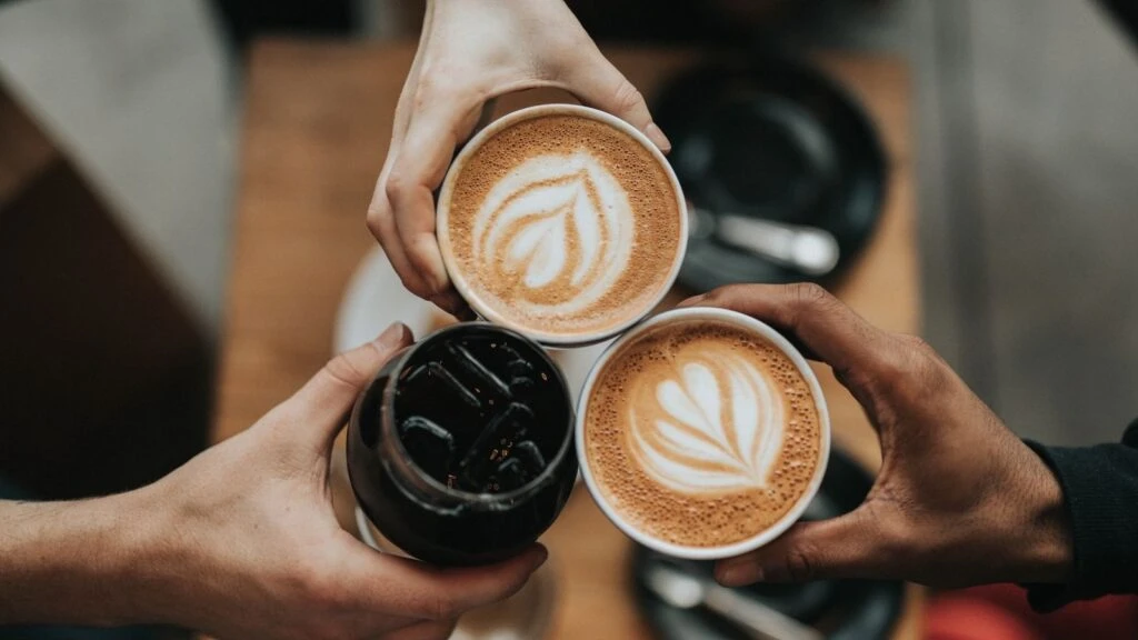 Sabahları sakın direkt kahve çay içmeyin! Kalbi öldüren bilgi