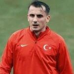 Kerem Aktürkoğlu’ndan nişanlısı ile aile saadeti!
