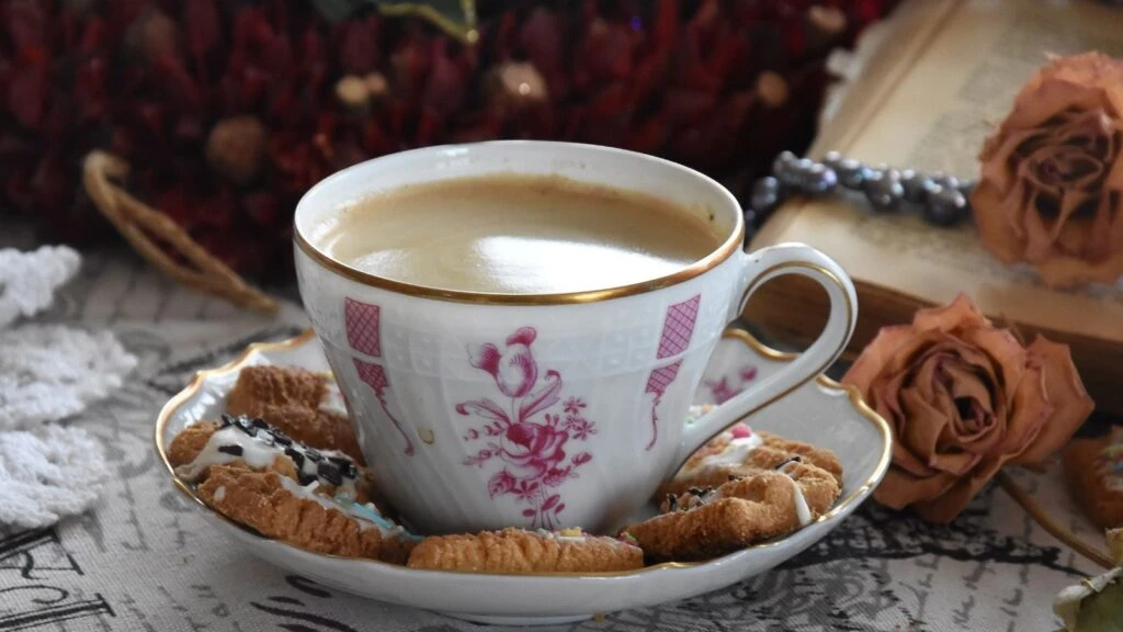 Sabahları sakın direkt kahve çay içmeyin! Kalbi öldüren bilgi