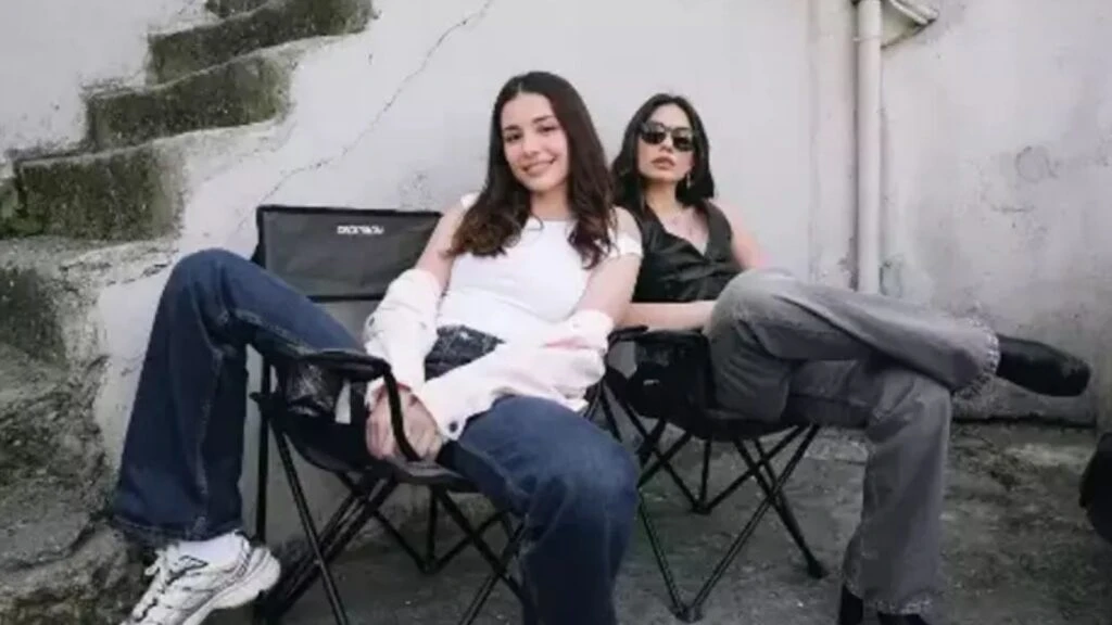  Eşref Rüya dizisinin Afra'sı Ebrar Karabakan müzisyen Ege Can Sal ile görüntülendi!