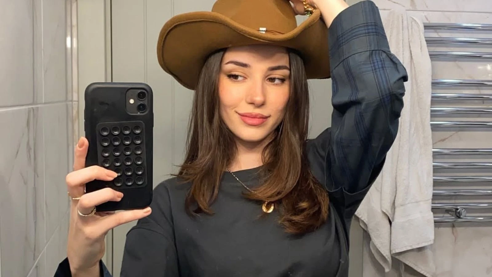 A.B.İ dizisinde Didem'i oynayan Ebrar Karabakan kimdir? Oyuncu Ebrar Karabakan'ın oynadığı diziler 6 haber gorselleri fotoshop 90 7