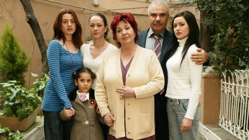 Yaprak Dökümü dizisi Hayriye’si Güven Hokna’dan şok değişim!
