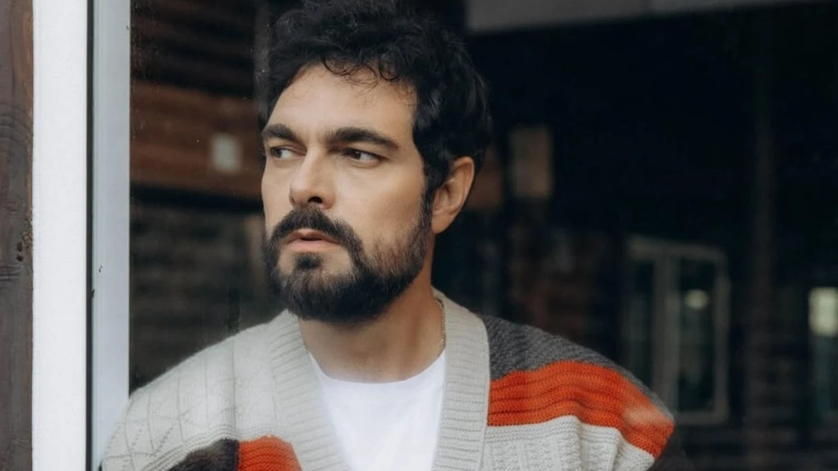 Halil İbrahim Ceyhan imaj yeniledi! Ünlü oyuncu yeni haliyle dikkat çekti