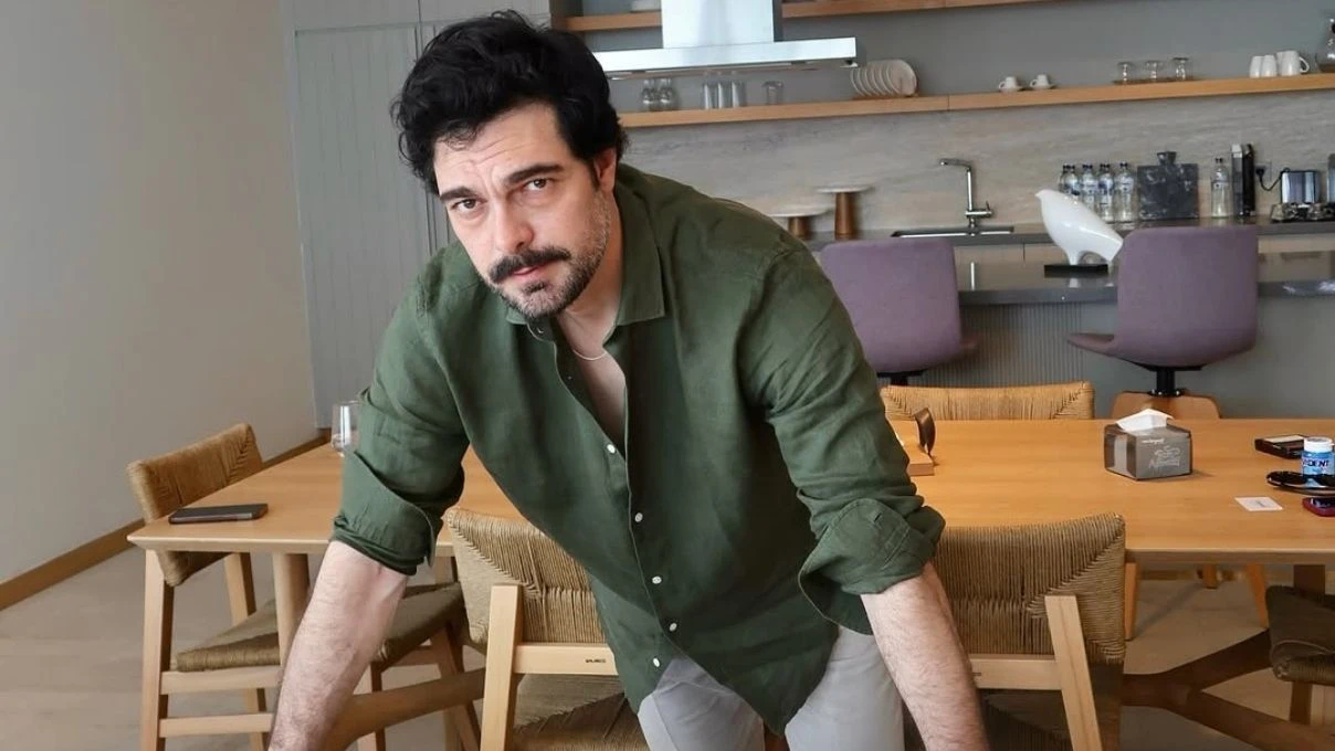 Halil İbrahim Ceyhan imaj yeniledi! Ünlü oyuncu yeni haliyle dikkat çekti 5 Halil İbrahim Ceyhan imaj yeniledi! Ünlü oyuncu yeni haliyle dikkat çekti