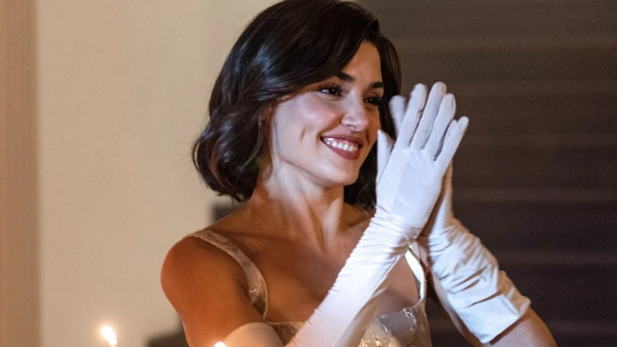 Hande Erçel’den Hakan Sabancı’ya manidar gönderme! Mesaj dolu pasta 6 hande ercel 4 2