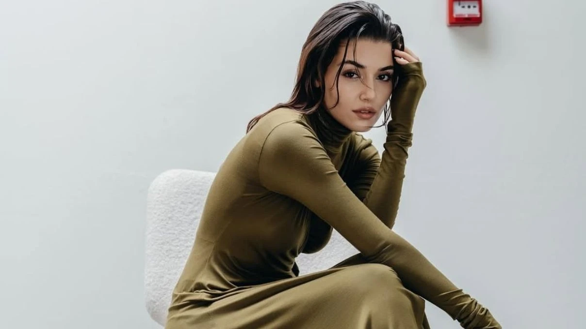 Hande Erçel dünyanın en güzel aktristi seçildi! 7 Hande Erçel dünyanın en güzel aktristi seçildi!