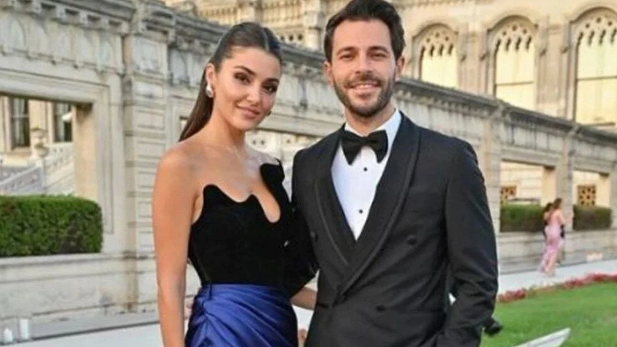 Hande Erçel ve Hakan Sabancı aşkı tamamen bitti! İkiliden sosyal medya atağı geldi 4 Hande Erçel ve Hakan Sabancı aşkı tamamen bitti! İkiliden sosyal medya atağı geldi