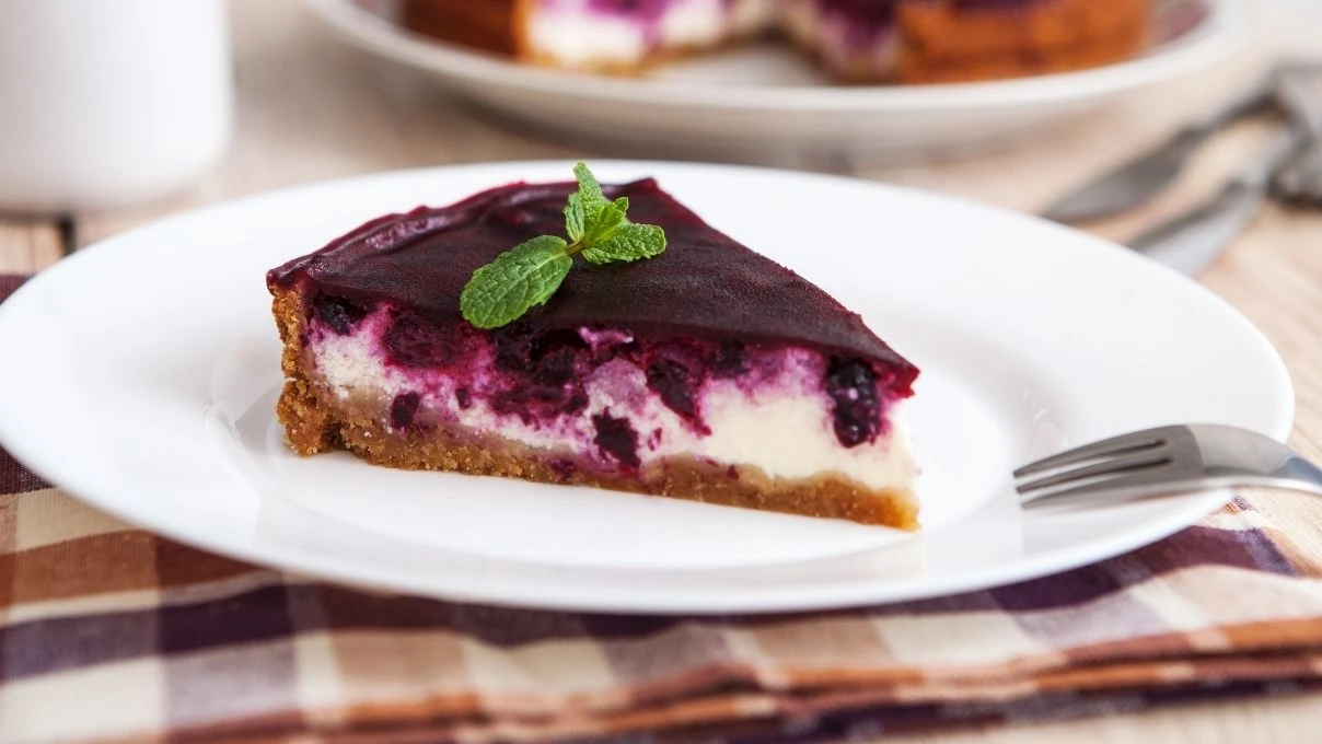 ilk lokmada kendine asik ediyor kivami ve lezzetiyle mest eden bogurtlenli cheesecake tarifi 5
