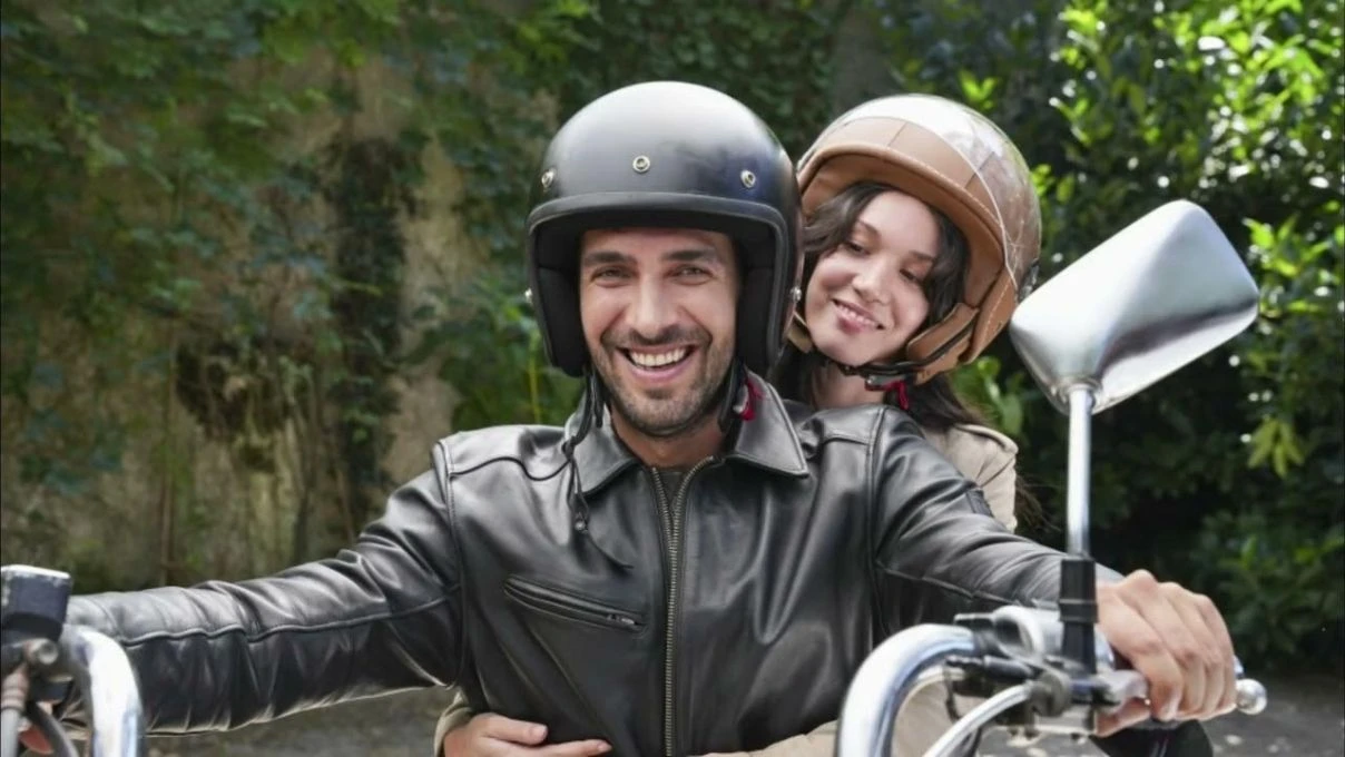 İlk ve Son dizisinin 3 sezon çekimleri başladı! Efsane isimler Bergüzar Korel ve Timuçin Esen ekranlara dönüyor 8 İlk ve Son dizisinin 3 sezon çekimleri başladı! Efsane isimler Bergüzar Korel ve Timuçin Esen ekranlara dönüyor