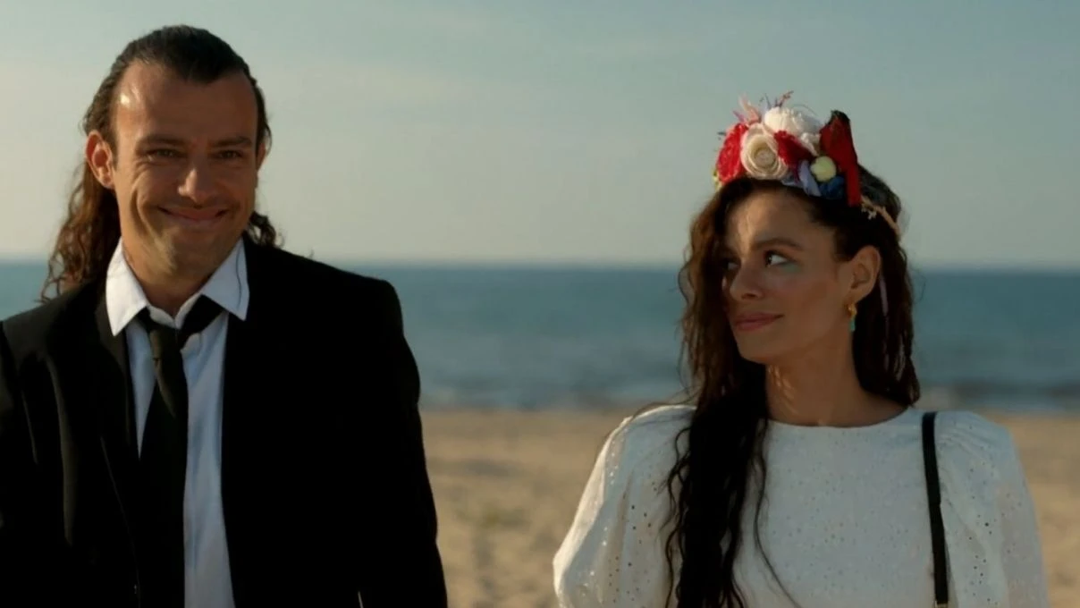 İlk ve Son dizisinin 3 sezon çekimleri başladı! Efsane isimler Bergüzar Korel ve Timuçin Esen ekranlara dönüyor 4 İlk ve Son dizisinin 3 sezon çekimleri başladı! Efsane isimler Bergüzar Korel ve Timuçin Esen ekranlara dönüyor