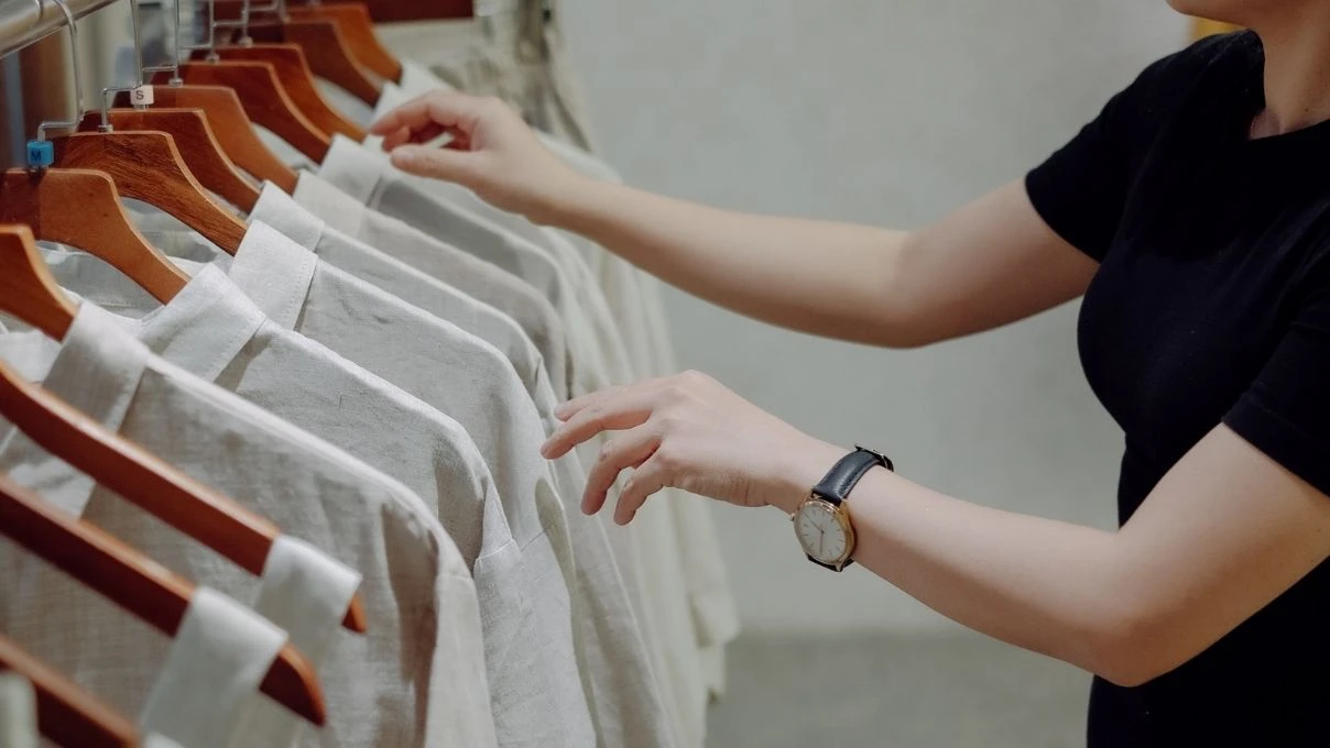 Kumaş seçimiyle beden farkı: Kadınların stilini değiştiren görünmez detay 6 Kumaş seçimiyle beden farkı: Kadınların stilini değiştiren görünmez detay