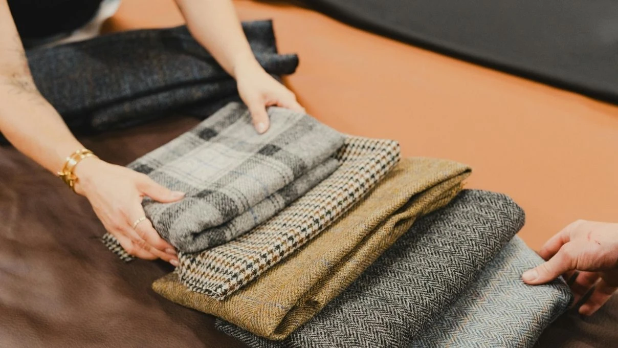 Kumaş seçimiyle beden farkı: Kadınların stilini değiştiren görünmez detay 11 Kumaş seçimiyle beden farkı: Kadınların stilini değiştiren görünmez detay