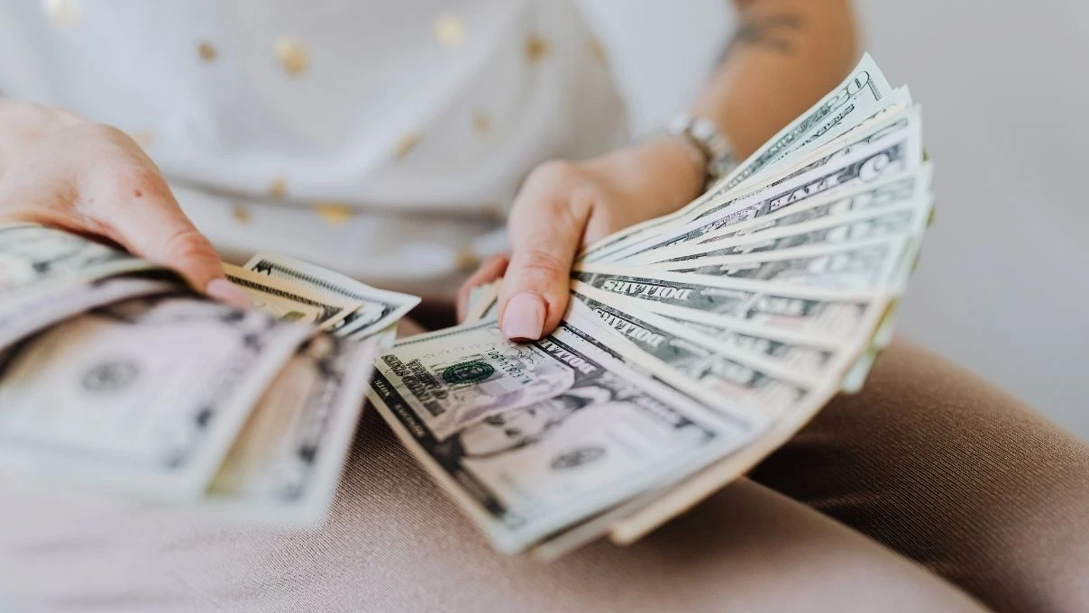 Kadın yatırımcının 5 altın kuralı: Altın ve dolar yükselirken ne yapmalı? 6 Kadın yatırımcının 5 altın kuralı: Altın ve dolar yükselirken ne yapmalı?