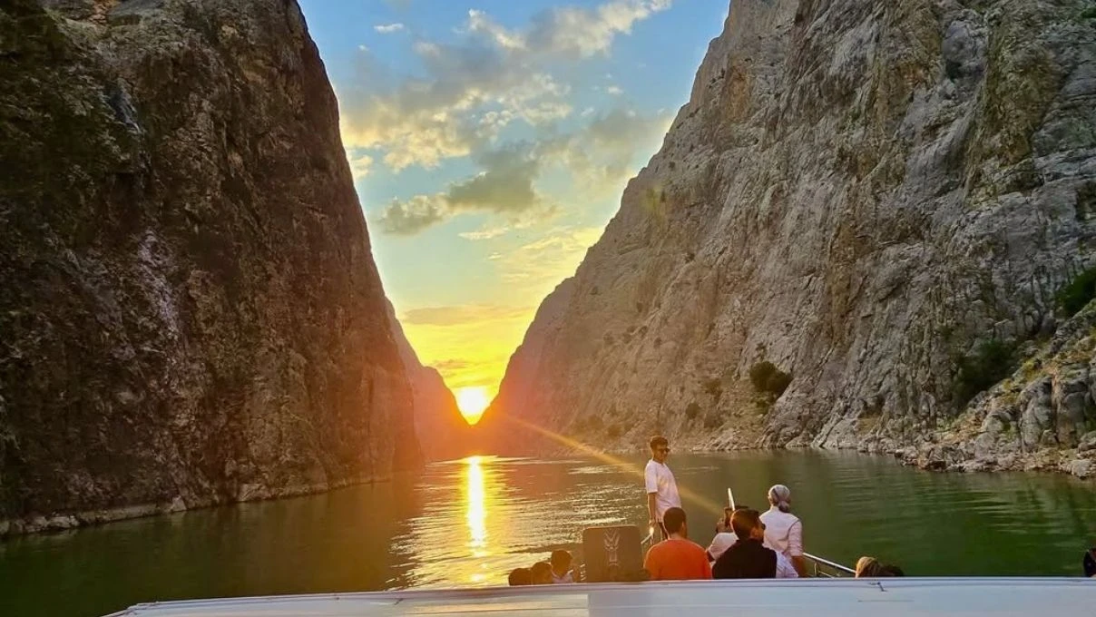 karanlik kanyon nerede ve nasil gidilir karanlik kanyon a turistler neden geliyor 3