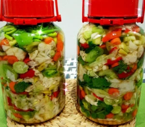 Dünyanın en sağlıklı turşusu! Tarifi bir Anadolu sırrı 8 karisikannetursuyemekev2