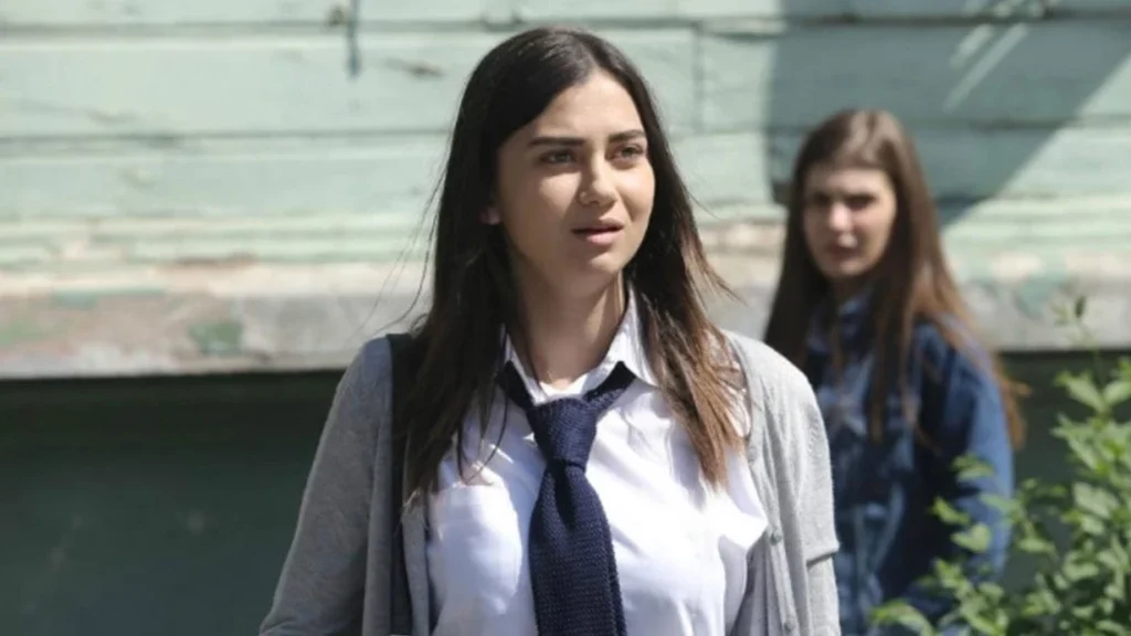 Aleyna Solaker kimdir, nereli, kaç yaşında? Estetiksiz hali nasıldı? Hangi dizilerde rol aldı? 7 kirgin cicekler in meral i aleyna solaker cesur pozlariyla sosyal medyayi salladi aleyna solaker fotograflar 1616679361