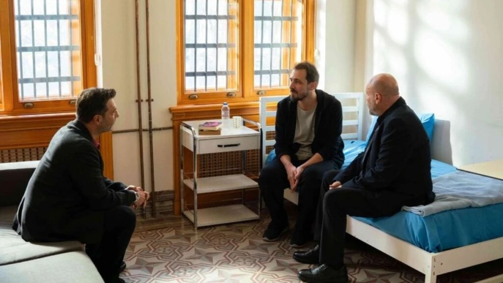 Kızılcık Şerbeti dizisi önce oyuncular gitti sonra senaryo değişti! İzleyiciye pes dedirten ayrılıklar