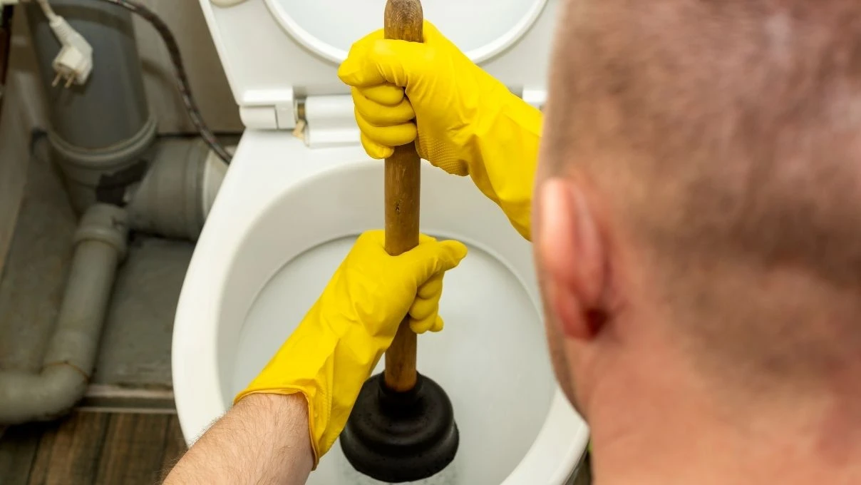 Tıkanan klozeti yardım almadan açın! Mutfaktaki 2 malzeme yeterli 13 Tıkanan klozeti yardım almadan açın! Mutfaktaki 2 malzeme yeterli