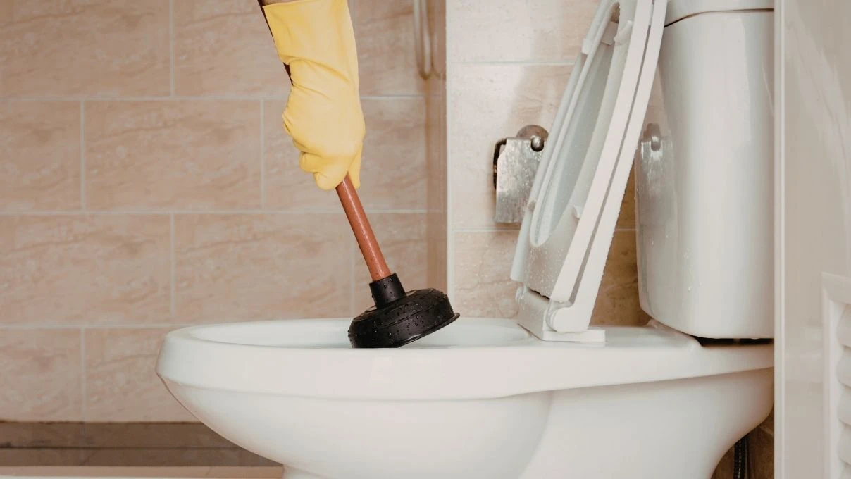 Tıkanan klozeti yardım almadan açın! Mutfaktaki 2 malzeme yeterli 15 Tıkanan klozeti yardım almadan açın! Mutfaktaki 2 malzeme yeterli