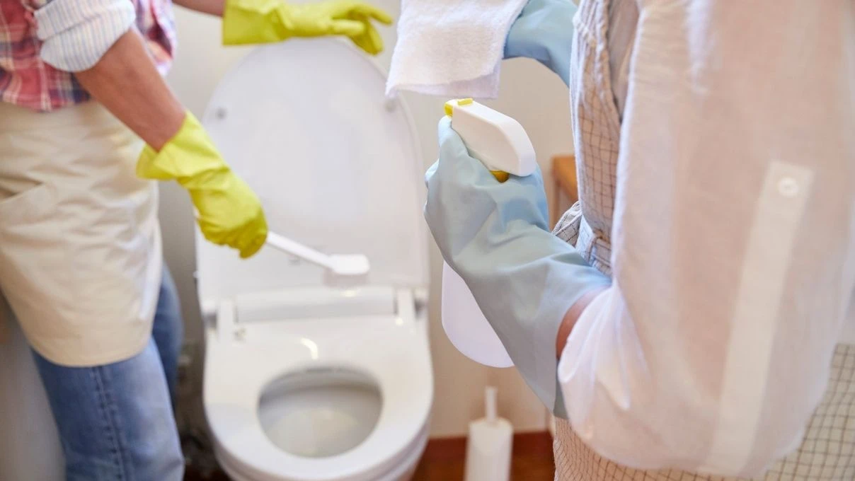 Tıkanan klozeti yardım almadan açın! Mutfaktaki 2 malzeme yeterli 10 Tıkanan klozeti yardım almadan açın! Mutfaktaki 2 malzeme yeterli