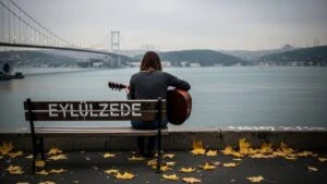 kose baslarinda ilk gozyaslarinda kim soyluyor sozleri ne nikbinler ne demek eylulzedeyi soyleyenler kim 3