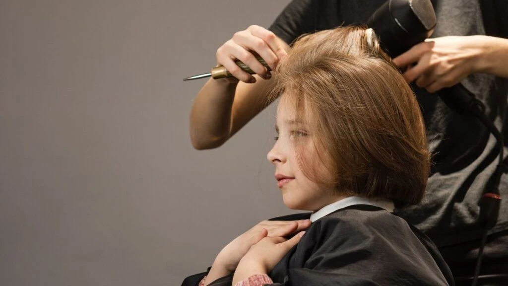 Kuaförleri unutun! Küt saç modelini evde deneyin