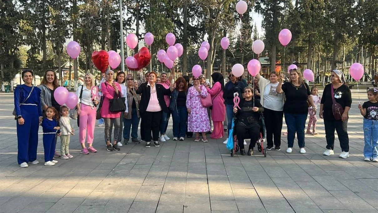 Hatay’da meme kanserine karşı büyük farkındalık! Gökyüzüne balon uçurdular 