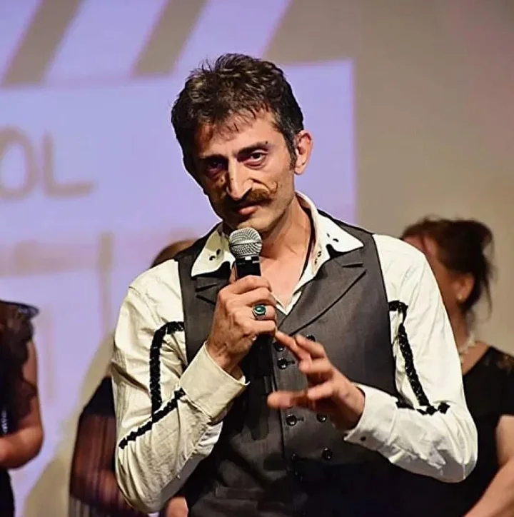 Çok Güzel Hareketler Bunlar’ın sevilen oyuncusu Metin Keçeci Ortaköy'de görüntülendi! Yorgun hali dikkatlerden kaçmadı 5 metin kececi 1