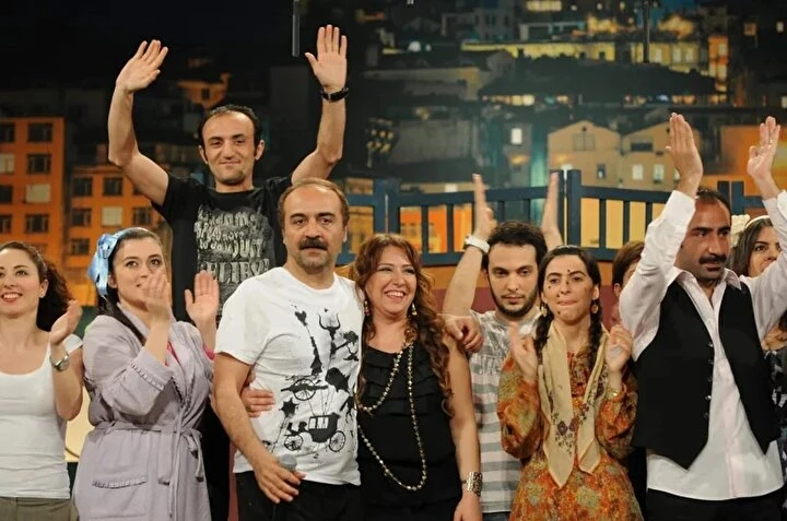 Çok Güzel Hareketler Bunlar’ın sevilen oyuncusu Metin Keçeci Ortaköy'de görüntülendi! Yorgun hali dikkatlerden kaçmadı 8 metin kececi 3