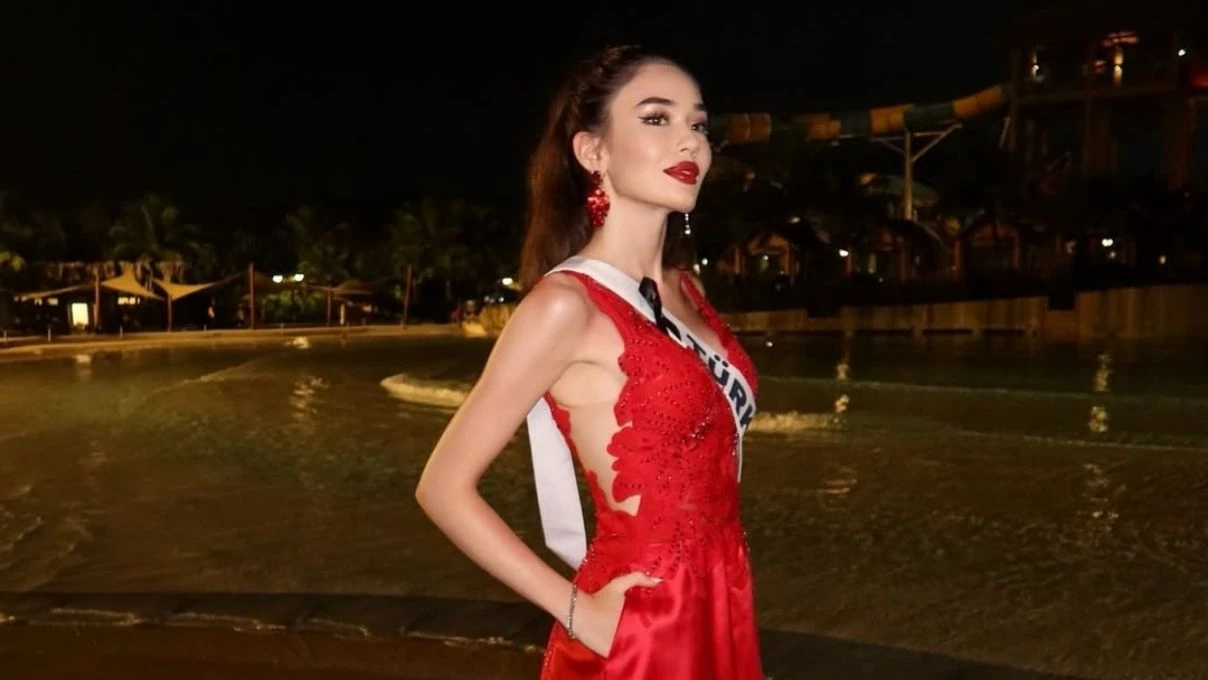 Ceren Arslan Miss Universe 2025’te Hürrem Sultan kostümüyle ortalığı dikkatleri üzerine çekti 8 Ceren Arslan Miss Universe 2025’te Hürrem Sultan kostümüyle ortalığı dikkatleri üzerine çekti