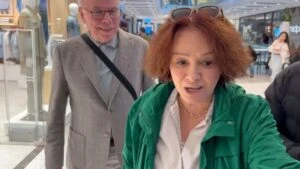 mujde ar gazeteclerle gergin dolu anlar yasadi