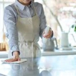 Kadınların keşfette paylaştığı yöntem: Mutfakta altın gibi parlayan yüzey formülü!