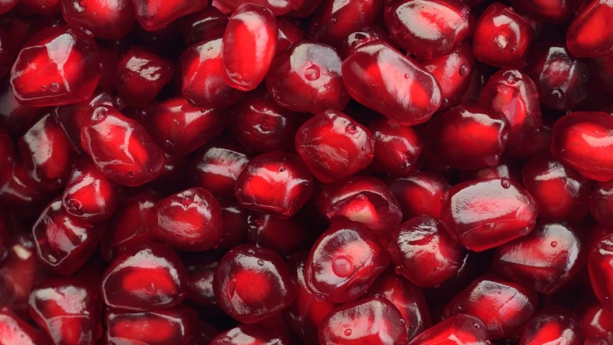 Tane tane nar soymanın en basit yöntemi! Adeta tek hamlede tüm narlar dökülür