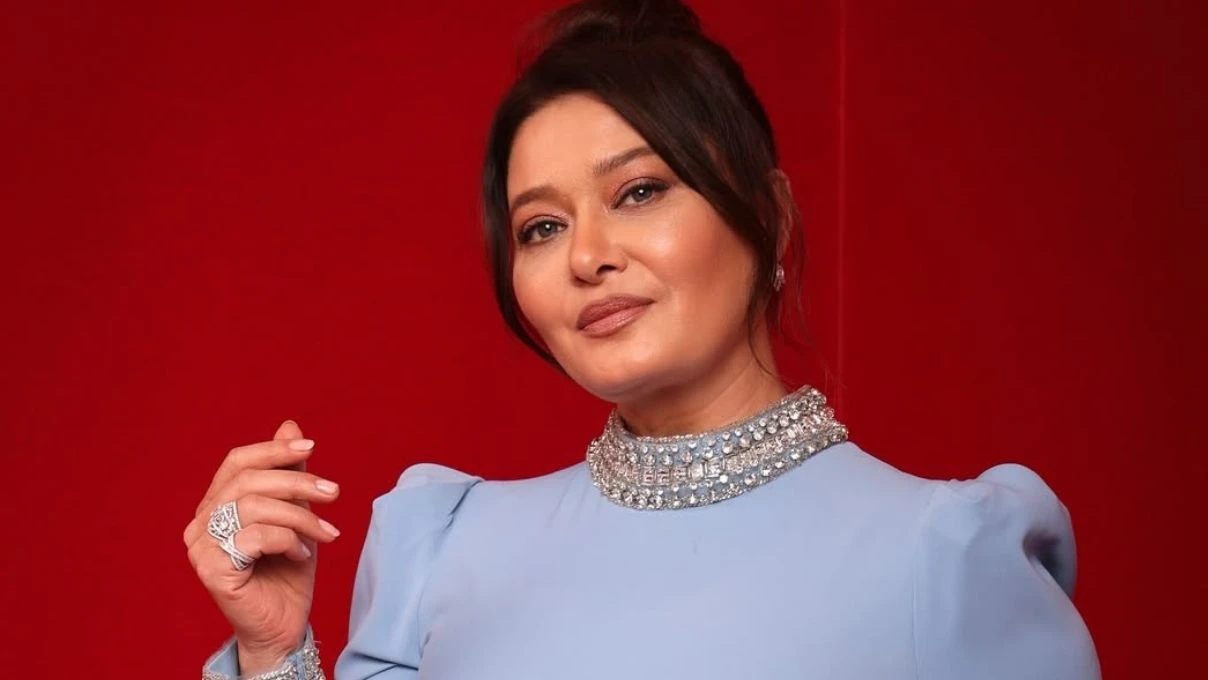 Nurgül Yeşilçay’ın köy hayatı dikkat çekti! Traktör sürdü, kepçe kullandı