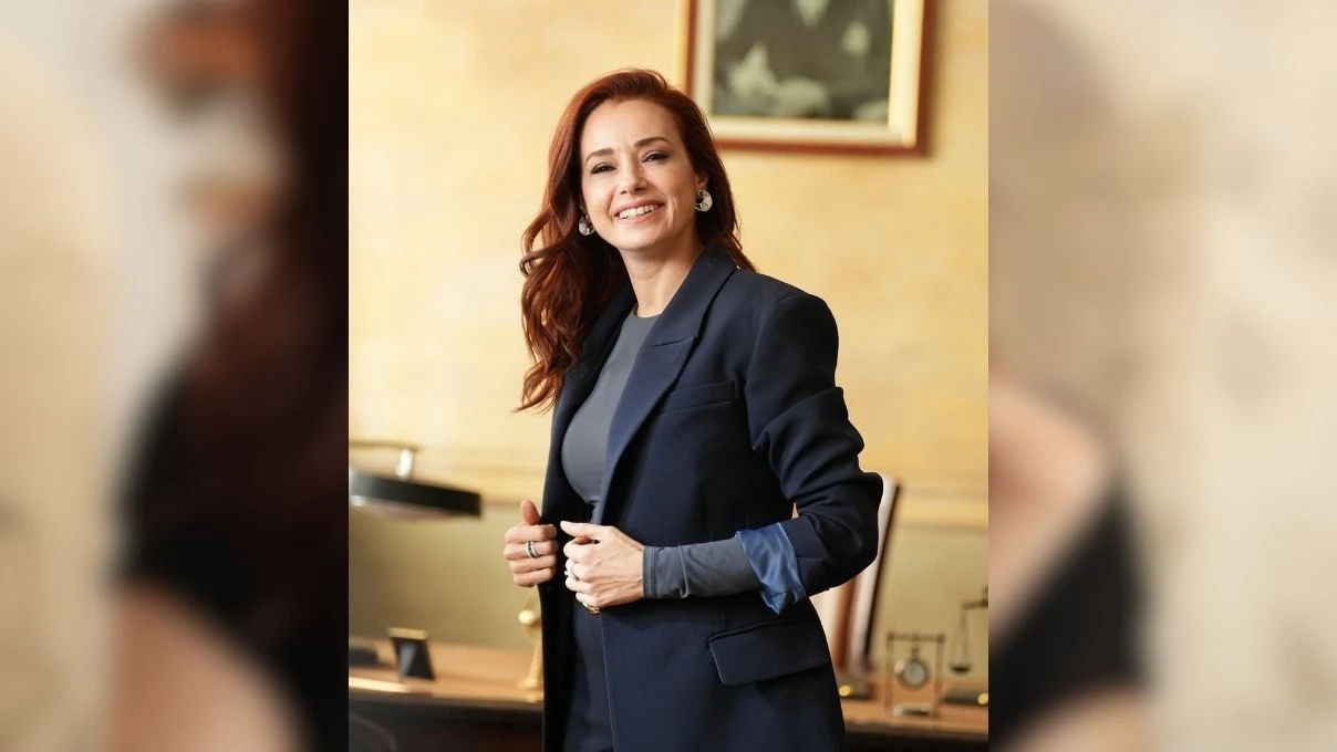 Kıskanmak 8. bölümde Seniha’nın yeni görünümü sosyal medyayı salladı! Seniha’nın yeni tarzı çok konuşuluyor 8 ozgu namal 3