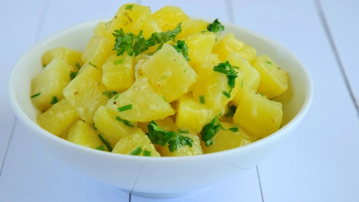 5 çaylarını vazgeçilmezi! Patates salatasına yeni sos trendi