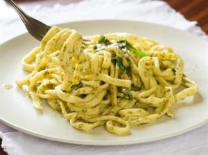 pesto soslu spagetti