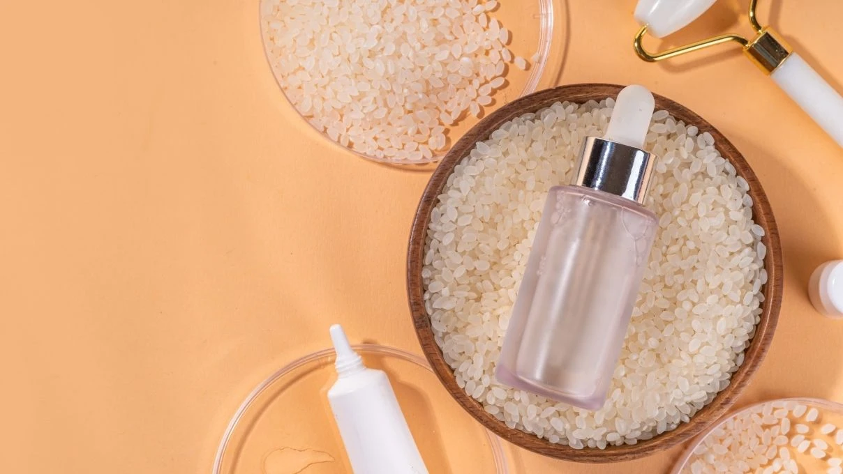 2025’in yeni trendi: Evde kolajen artıran pirinç suyu maskesi geri döndü