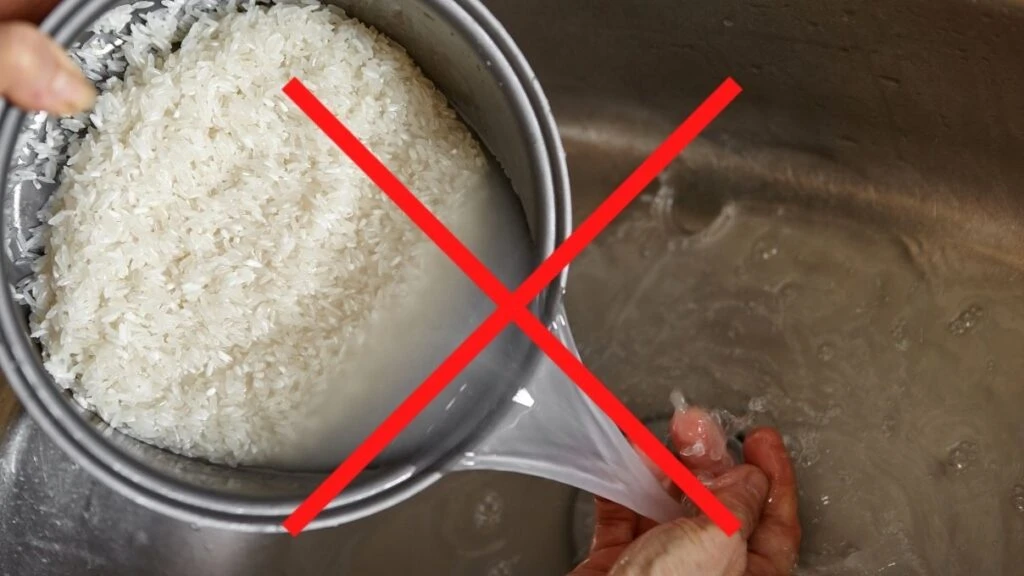 Pirinç suyunu sakın dökmeyin! Dermatologlar bile öneriyor