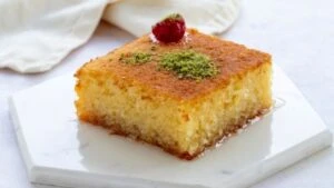 Bayram sofralarınızı renklendirin! Pratik ve lezzetli yemekler 7 revani tarifi