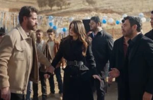 Uzak Şehir 41. bölüm kostümleri sosyal medyayı salladı! Alya ve Zerrin'den şıklık yarışı 7 s 4e74aa546bc458ed42829cd87716da331bcb7e31